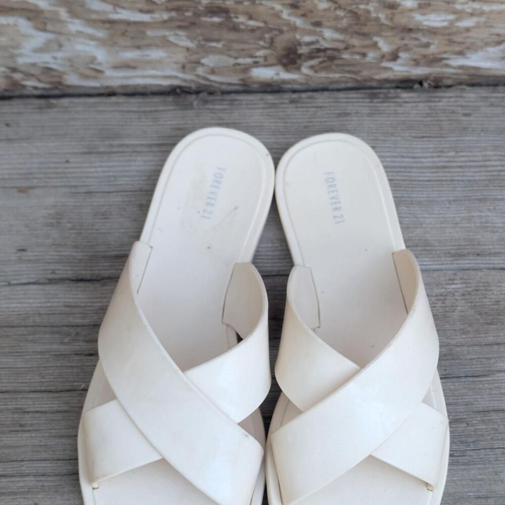 Forever-21 Women's Cream and White Sandals